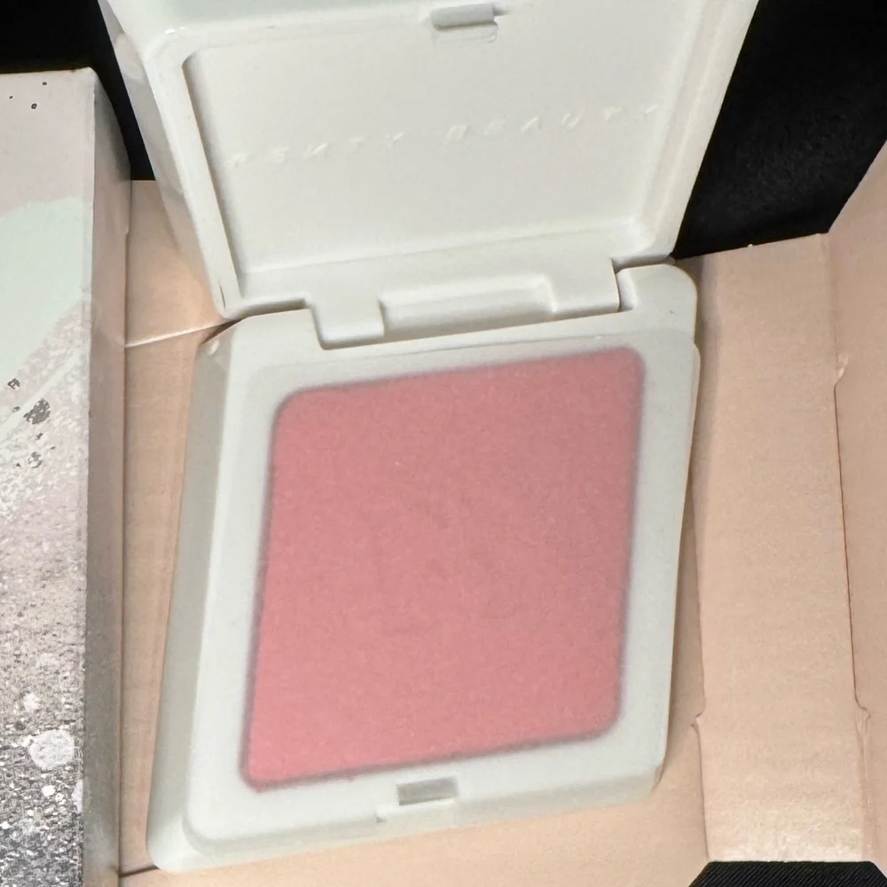 FENTY Cheeks Suede Powder Blush Brand New in Box Long-lasting High Performance